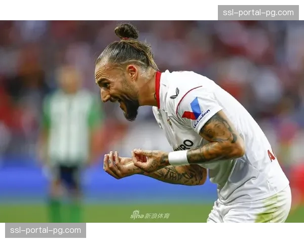 塞维利亚门将布努伤退，球队在半场结束时0-2落后于皇家贝蒂斯